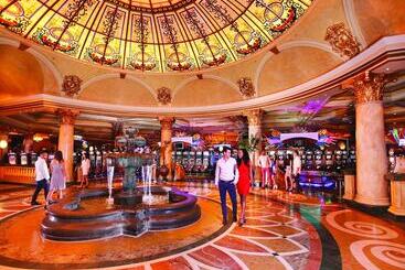 هتل Mondior At Emperors Palace