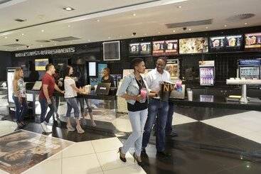 هتل Mondior At Emperors Palace