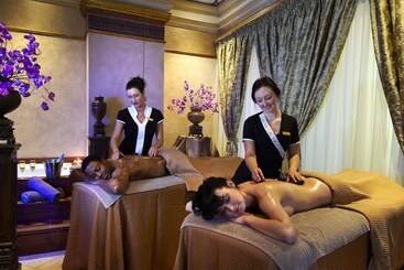 هتل Mondior At Emperors Palace