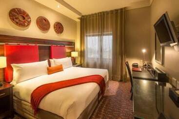 هتل Mondior At Emperors Palace