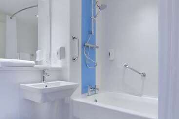 هتل Travelodge Dublin Airport North  Swords