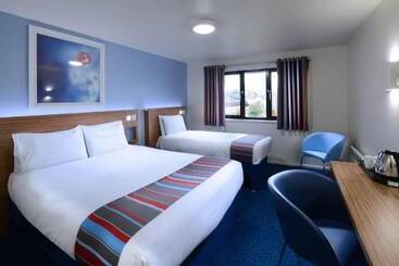 هتل Travelodge Dublin Airport North  Swords