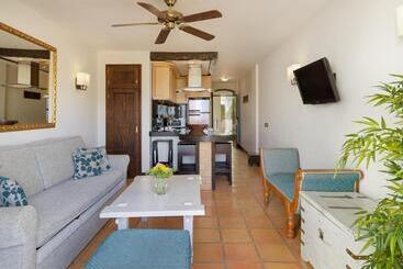 Regency Country Club, Apartments Suites