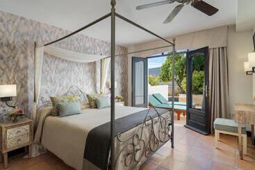 Regency Country Club, Apartments Suites