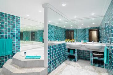 Regency Country Club, Apartments Suites