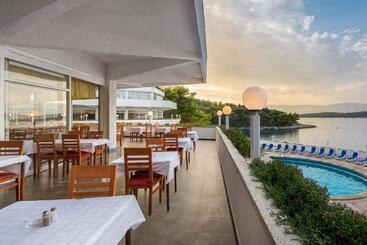 Fontana Resort - Jelsa - Island Hvar