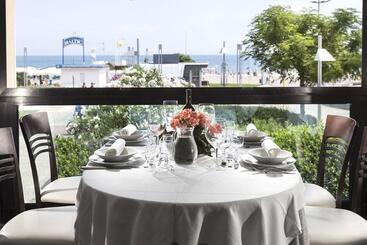 هتل Baltic Riccione Fronte Mare