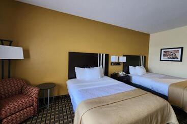 هتل Days Inn & Suites By Wyndham Sam Houston Tollway