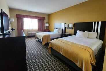 هتل Days Inn & Suites By Wyndham Sam Houston Tollway