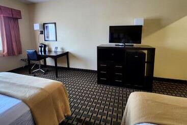 هتل Days Inn & Suites By Wyndham Sam Houston Tollway