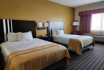 هتل Days Inn & Suites By Wyndham Sam Houston Tollway
