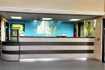 هتل Days Inn & Suites By Wyndham Sam Houston Tollway