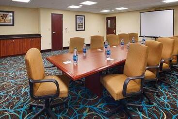 هتل Days Inn & Suites By Wyndham Sam Houston Tollway