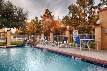 هتل Days Inn & Suites By Wyndham Sam Houston Tollway