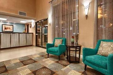 هتل Days Inn & Suites By Wyndham Sam Houston Tollway