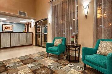 هتل Days Inn & Suites By Wyndham Sam Houston Tollway