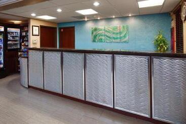 هتل Days Inn & Suites By Wyndham Sam Houston Tollway