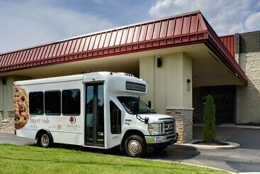هتل Doubletree By Hilton Detroit  Dearborn