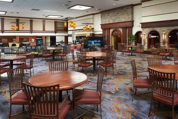 هتل Doubletree By Hilton Detroit  Dearborn