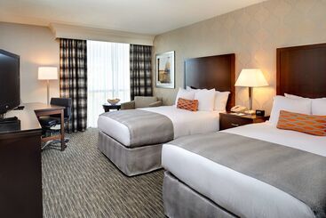 هتل Doubletree By Hilton Detroit  Dearborn