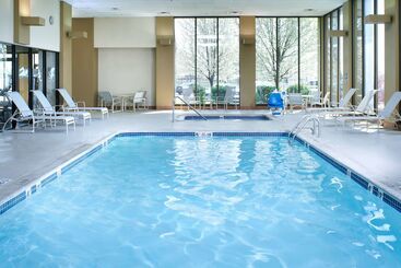 هتل Doubletree By Hilton Detroit  Dearborn