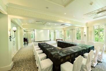 هتل Heritage Le Telfair Golf & Wellness Resort
