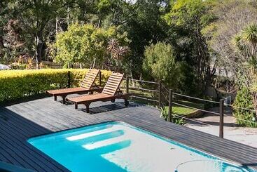 فندق Hide Away Guest House