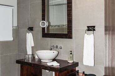 فندق Hide Away Guest House