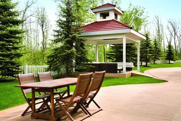 هتل Hilton Garden Inn Niagaraonthelake