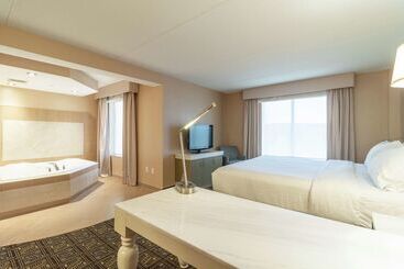 هتل Hilton Garden Inn Niagaraonthelake