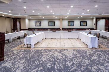 هتل Hilton Garden Inn Niagaraonthelake