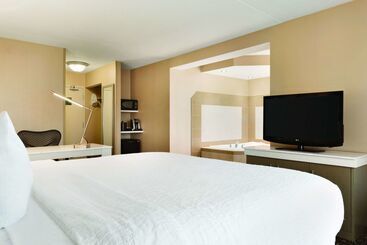 هتل Hilton Garden Inn Niagaraonthelake