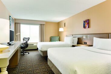 هتل Hilton Garden Inn Niagaraonthelake