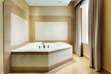 هتل Hilton Garden Inn Niagaraonthelake