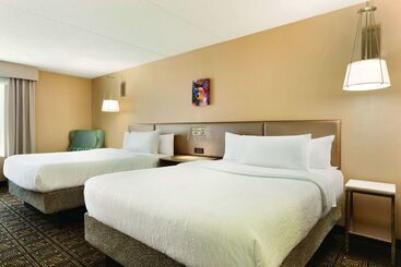 هتل Hilton Garden Inn Niagaraonthelake