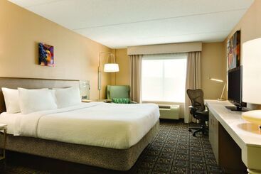 هتل Hilton Garden Inn Niagaraonthelake