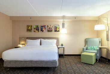 هتل Hilton Garden Inn Niagaraonthelake