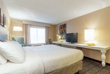 هتل Hilton Garden Inn Niagaraonthelake