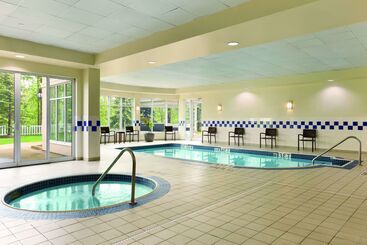 هتل Hilton Garden Inn Niagaraonthelake