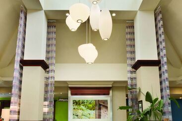 هتل Hilton Garden Inn Niagaraonthelake