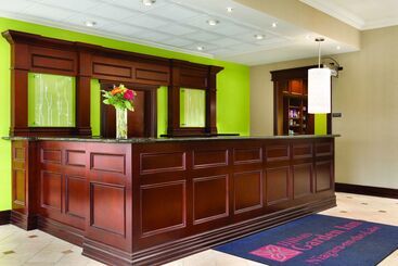 هتل Hilton Garden Inn Niagaraonthelake