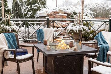 هتل Hilton Garden Inn Niagaraonthelake