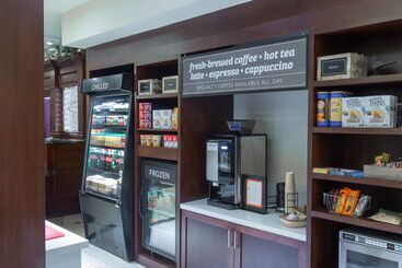 هتل Hilton Garden Inn Niagaraonthelake