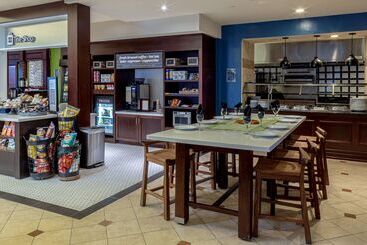 هتل Hilton Garden Inn Niagaraonthelake