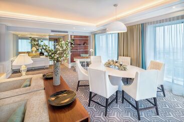 ホテル Hilton Warsaw City