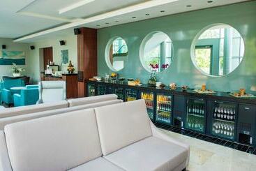 ホテル Hilton Warsaw City
