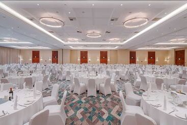 ホテル Hilton Warsaw City