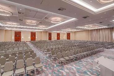 ホテル Hilton Warsaw City