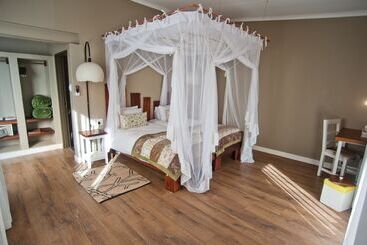 هتل Kalahari Anib Lodge