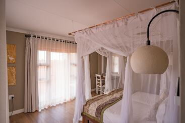 هتل Kalahari Anib Lodge